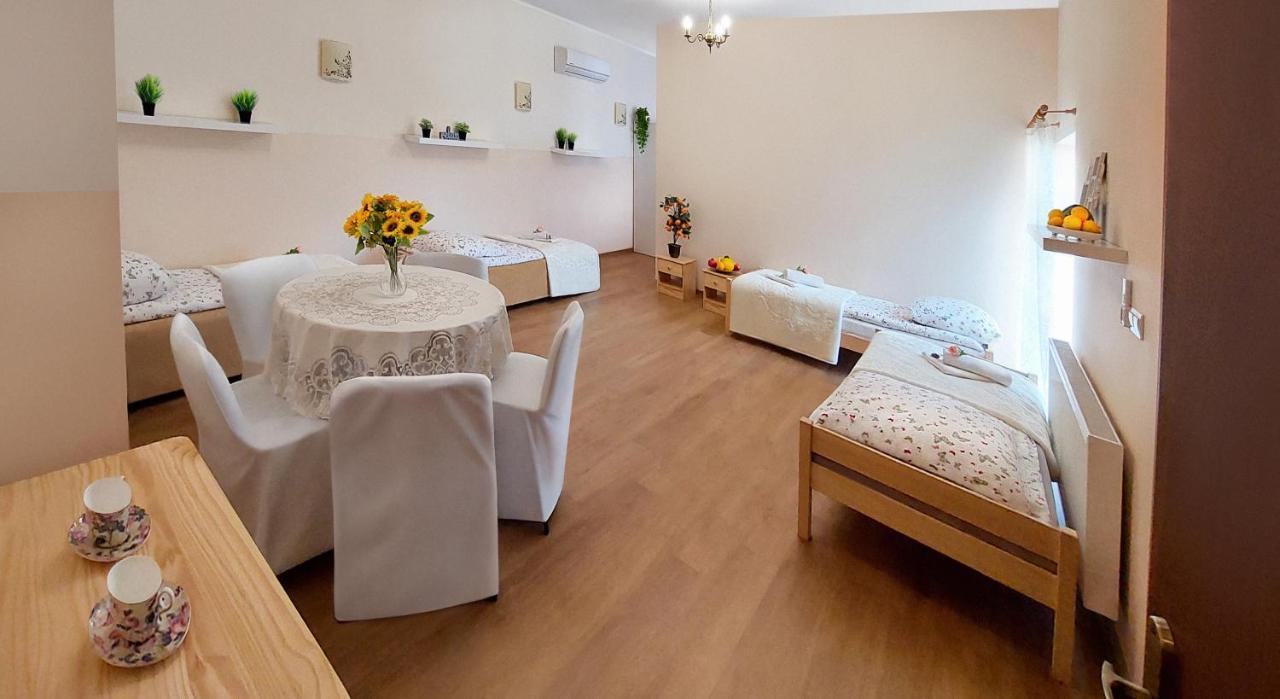 Apartamenty Gorki Male Tuszyn Buitenkant foto