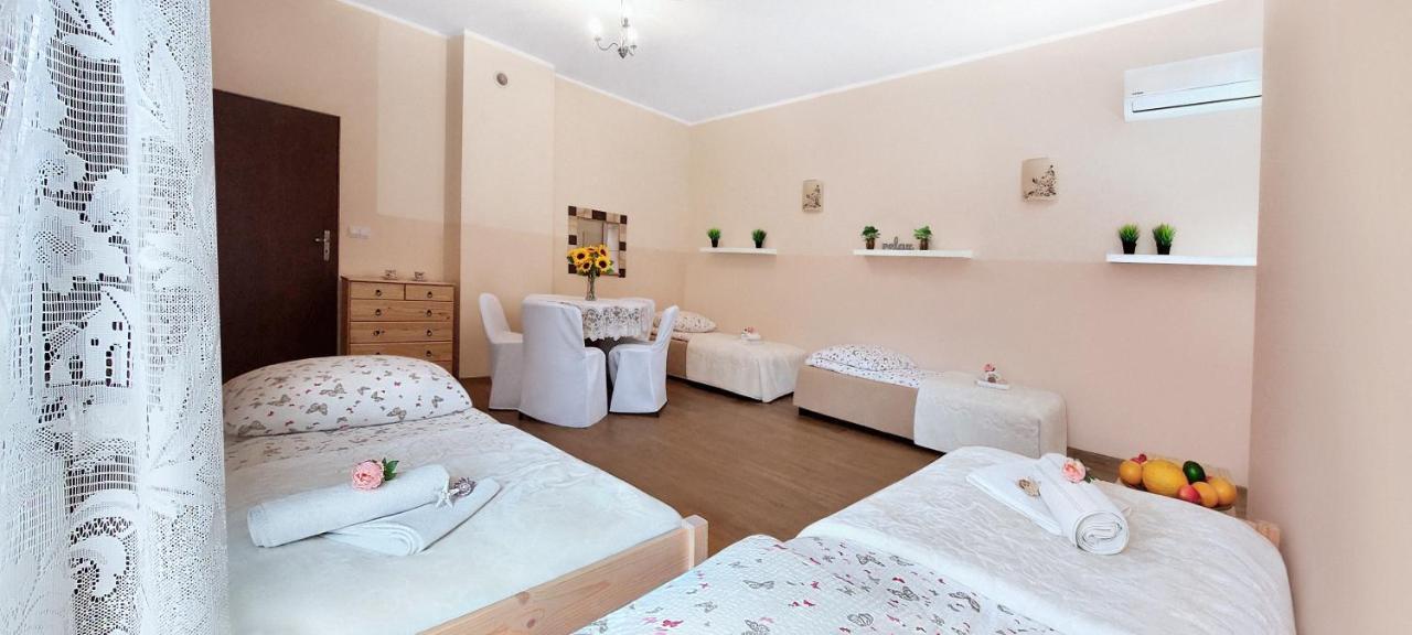 Apartamenty Gorki Male Tuszyn Buitenkant foto
