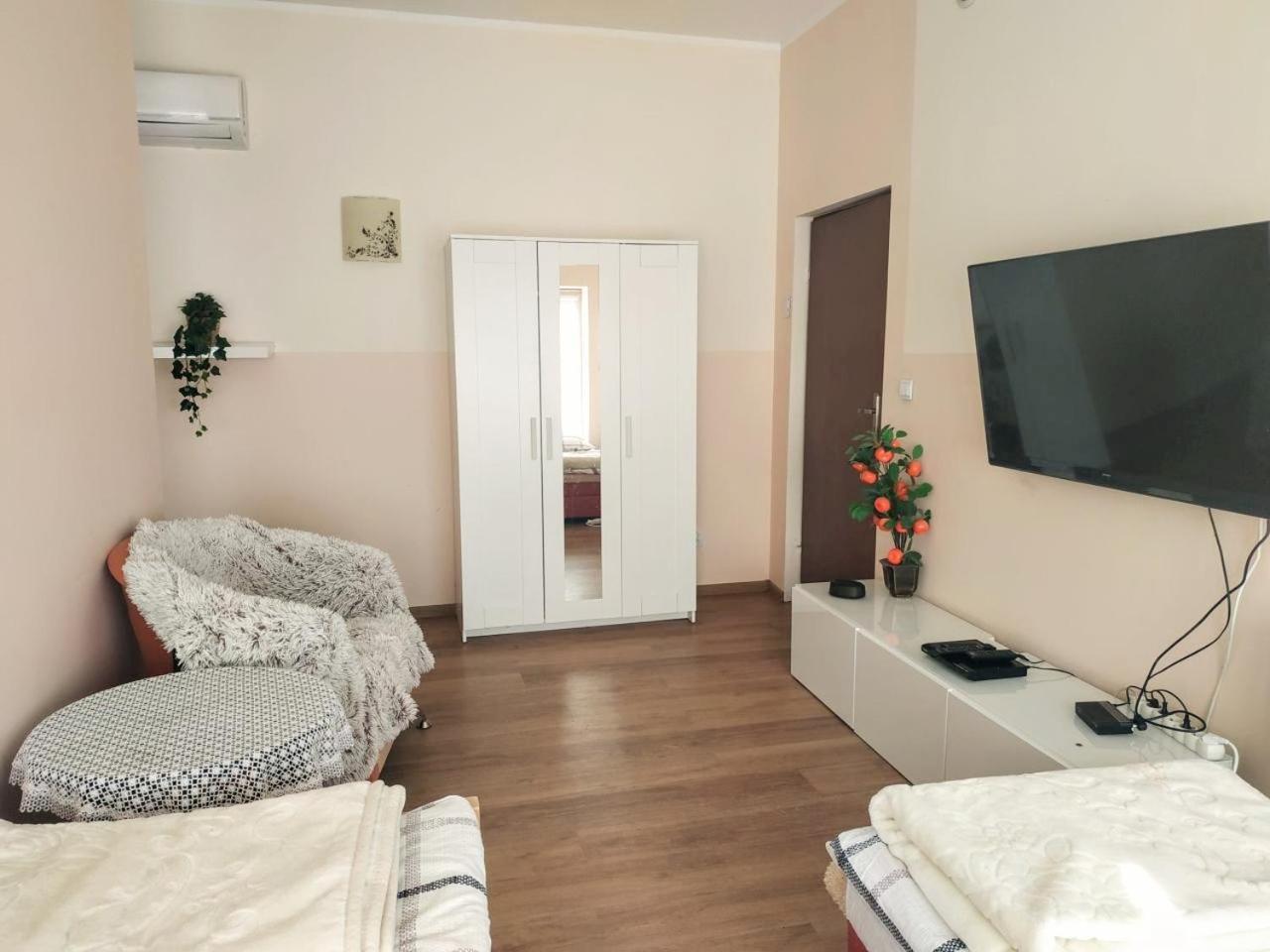 Apartamenty Gorki Male Tuszyn Buitenkant foto