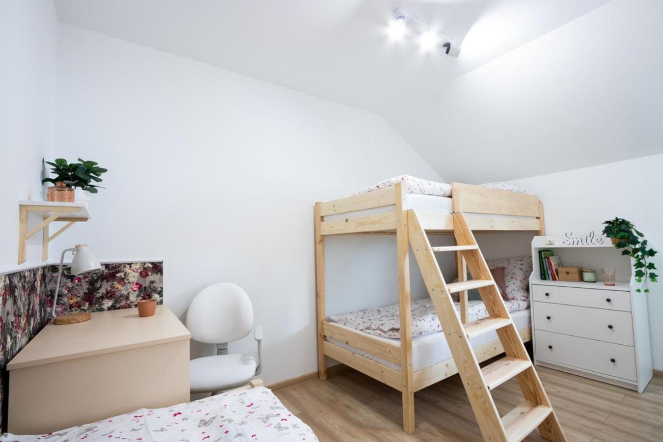 Apartamenty Gorki Male Tuszyn Buitenkant foto