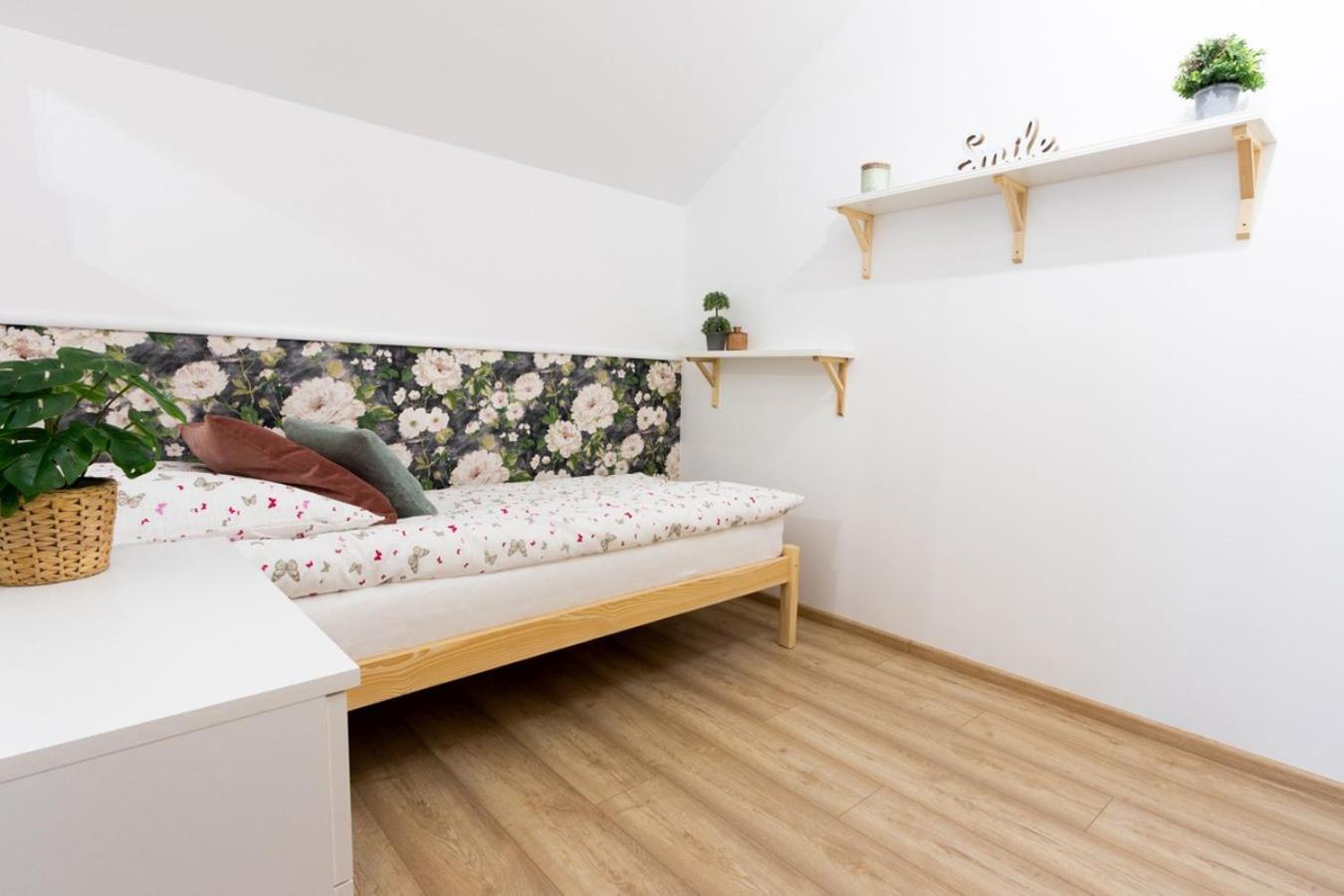 Apartamenty Gorki Male Tuszyn Buitenkant foto